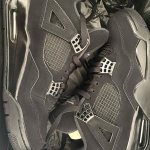 Jordan 4 Black Cats size: 39.5